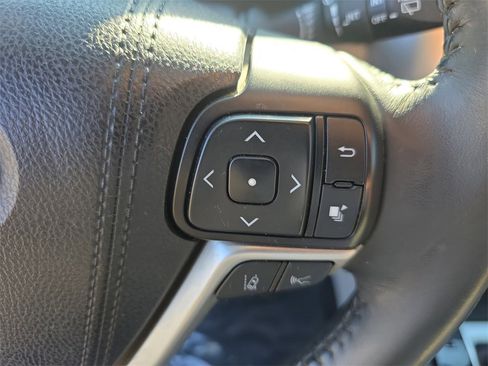 Used 2017 Toyota Highlander XLE image 33