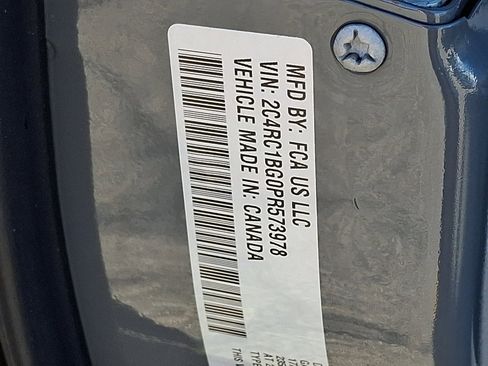 Used 2023 Chrysler Pacifica Touring-L image 26