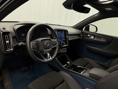 Used 2023 Volvo C40 P8 Recharge Ultimate image 7