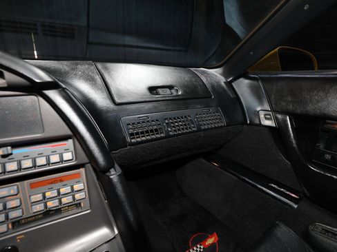 Used 1990 Chevrolet Corvette ZR-1 RWD image 51