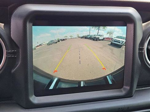 Used 2020 Jeep Wrangler Unlimited Sahara AWD/4WD image 18