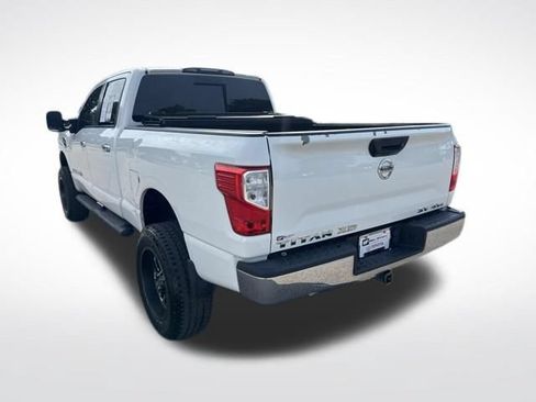 Used 2018 Nissan Titan SV AWD/4WD image 3
