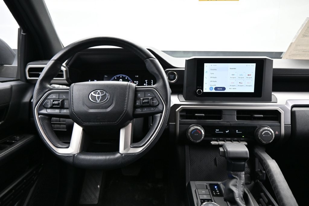 Used 2025 Toyota 4Runner SR5 AWD/4WD image 14