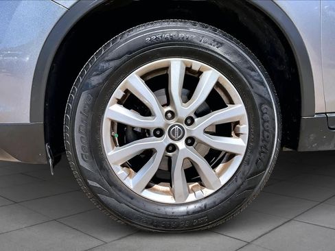 Used 2020 Nissan Rogue SV image 11