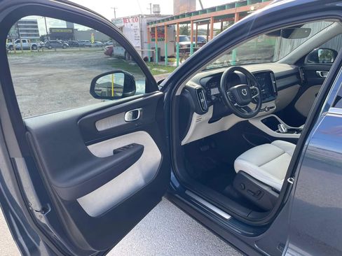 Used 2019 Volvo XC40 T4 Inscription FWD image 13