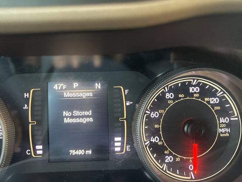 Used 2018 Jeep Cherokee Latitude w/ Altitude Package image 41