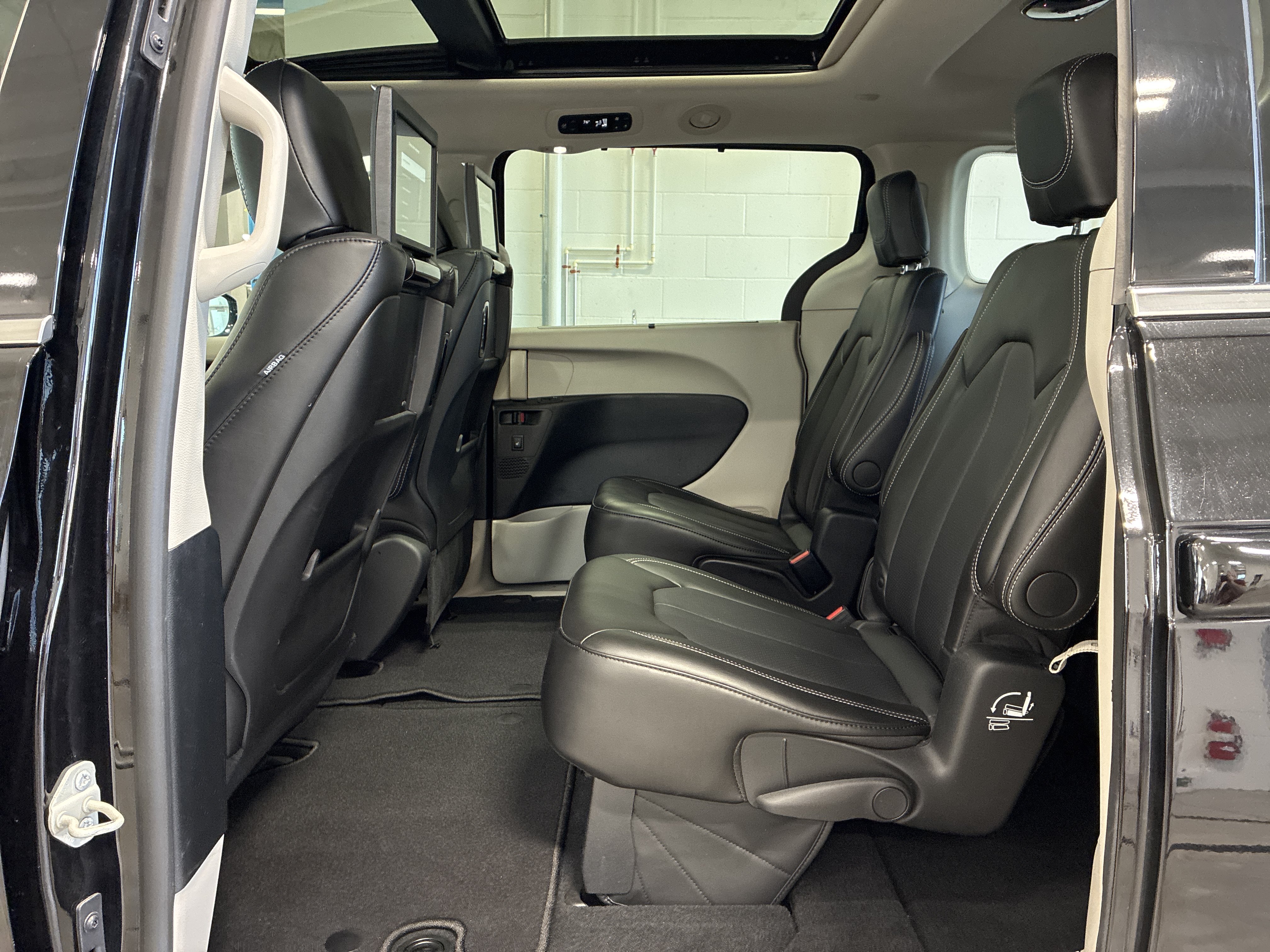 Certified 2024 Chrysler Pacifica Touring-L w/ Uconnect Theater Family Group AWD/4WD image 14