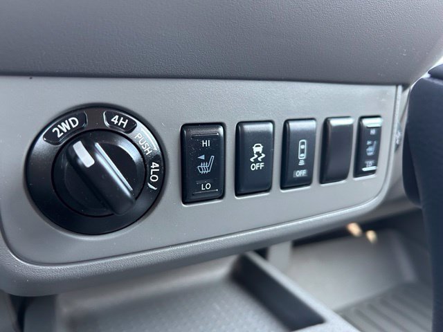 Used 2021 Nissan Frontier SV w/ Midnight Edition Floor Mats AWD/4WD image 17