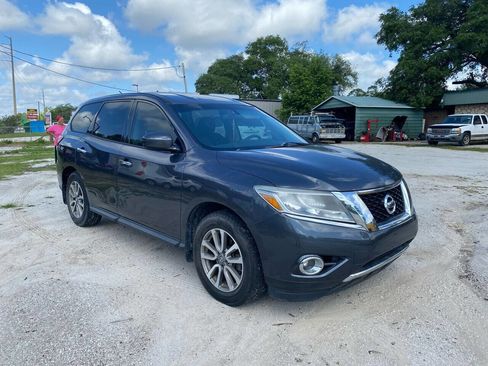 Used 2014 Nissan Pathfinder S image 3