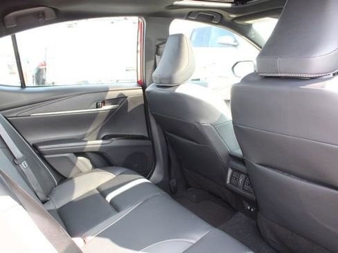 Used 2025 Toyota Camry SE w/ Multimedia Upgrade Package image 7