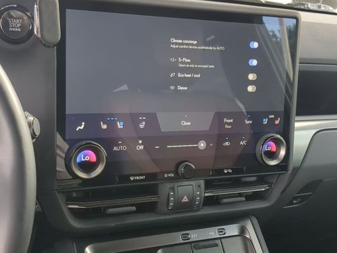 Used 2025 Lexus GX 550 w/ Accessory Package (Z1) image 18