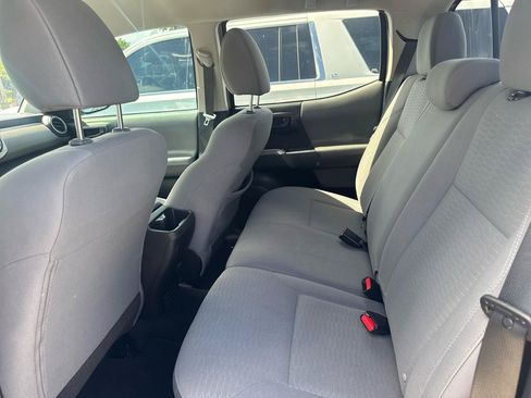 Used 2019 Toyota Tacoma SR5 RWD image 17