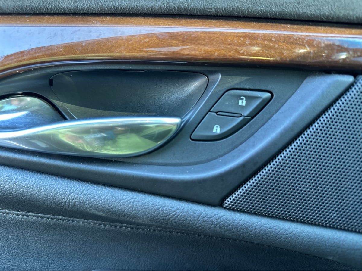 Used 2019 Cadillac Escalade ESV Premium Luxury AWD/4WD image 16