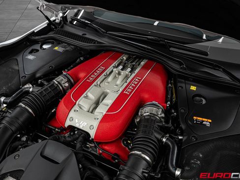 Used 2021 Ferrari 812 GTS image 12