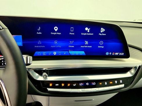 Used 2023 Cadillac Lyriq 2WD image 17