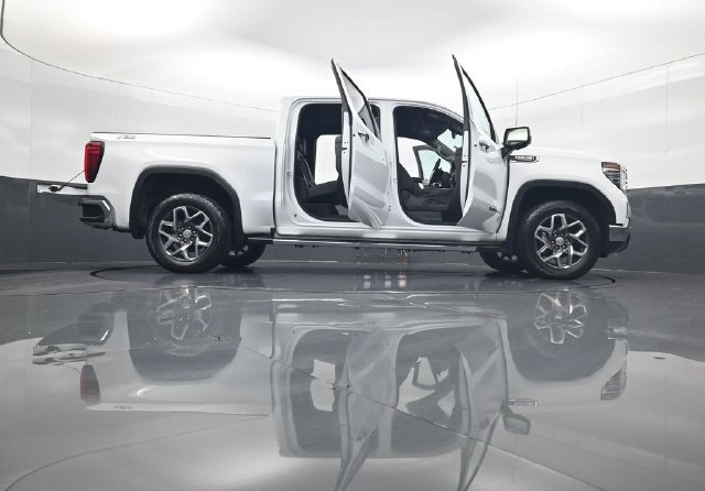Used 2023 GMC Sierra 1500 SLT w/ SLT Premium Plus Package AWD/4WD image 33