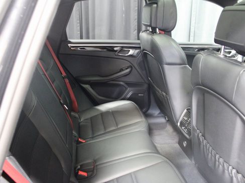 Used 2025 Porsche Macan AWD/4WD image 34