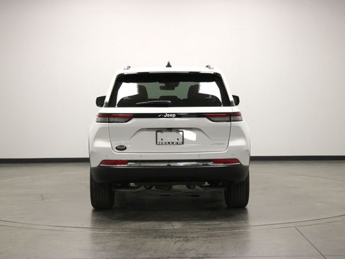 Used 2025 Jeep Grand Cherokee Laredo X w/ Trailer Tow Package AWD/4WD image 7