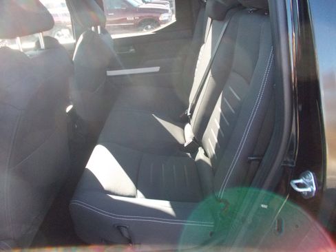 Used 2024 Toyota Tacoma TRD Off-Road image 9