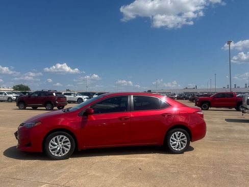 Used 2017 Toyota Corolla LE FWD image 14