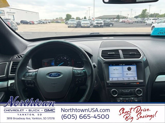 Used 2017 Ford Explorer XLT w/ Equipment Group 202A AWD/4WD image 14