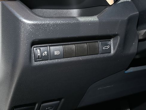 Used 2021 Toyota RAV4 XLE w/ Convenience Package FWD image 27