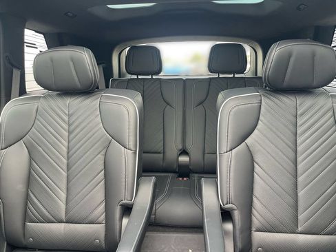 Certified 2026 Cadillac Vistiq Platinum w/ LPO, Floor Liner Package AWD/4WD image 24