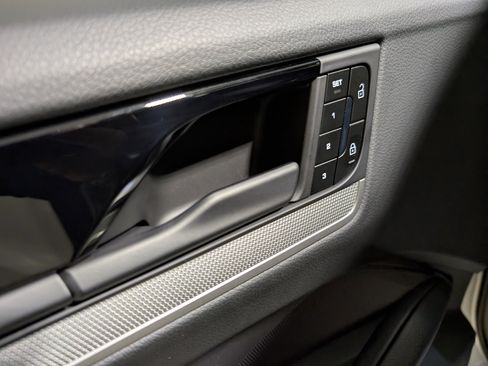 Certified 2025 Porsche Cayenne AWD/4WD image 19
