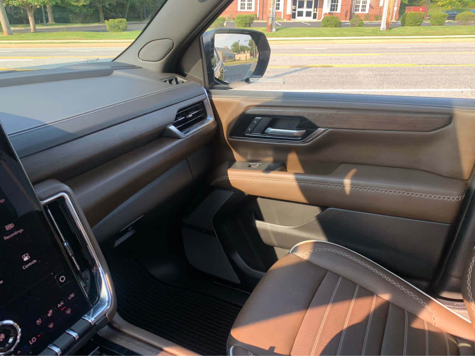 Used 2026 GMC Yukon Denali Ultimate w/ LPO, Floor Liner Package AWD/4WD image 22