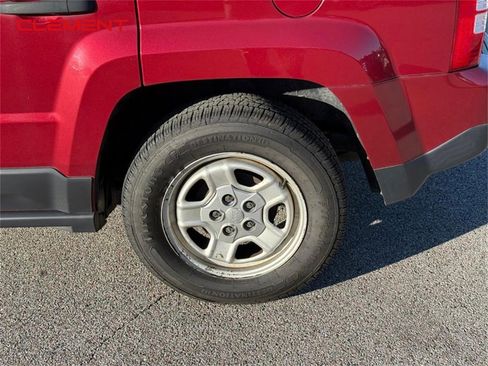 Used 2016 Jeep Patriot Sport image 4