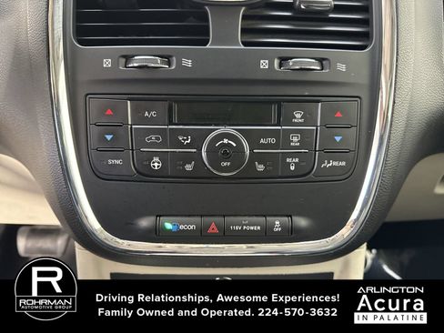Used 2015 Chrysler Town & Country Touring-L w/ Driver Convenience Group FWD image 10