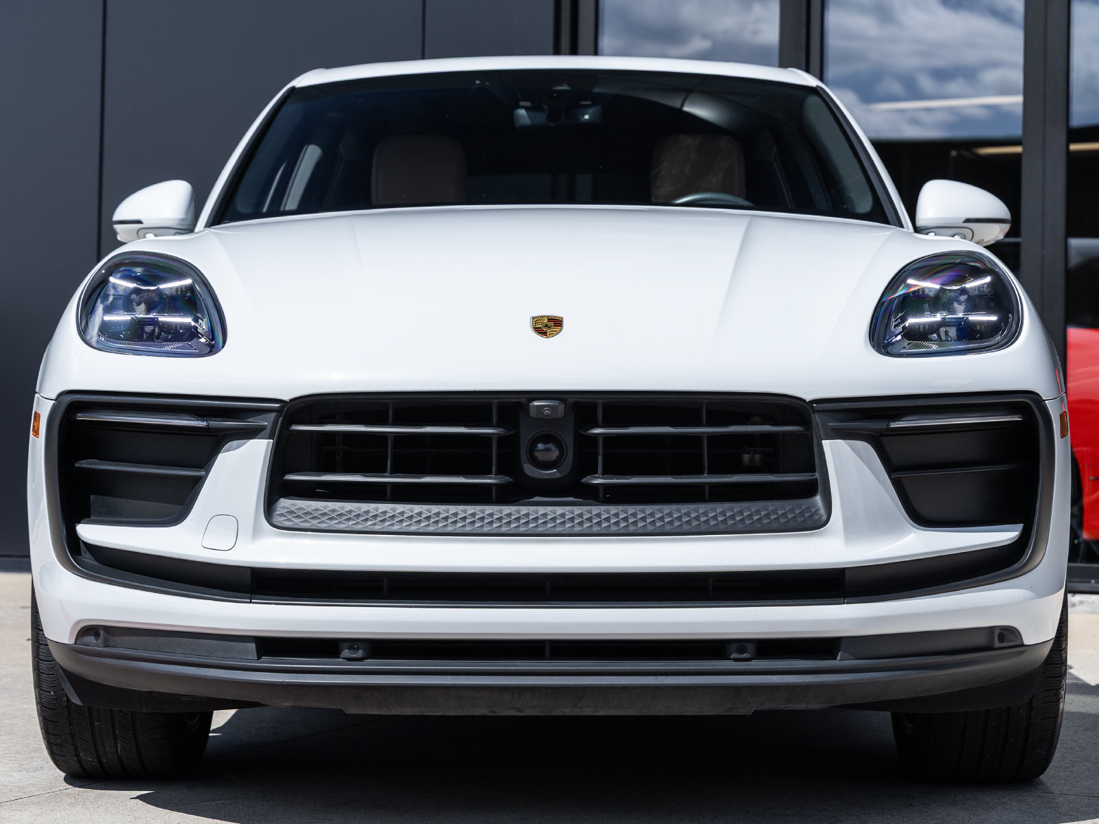 Certified 2024 Porsche Macan AWD/4WD image 8