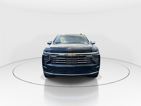 Used 2025 Chevrolet Suburban Premier RWD image 3