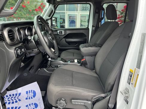 Used 2023 Jeep Gladiator Sport AWD/4WD image 4