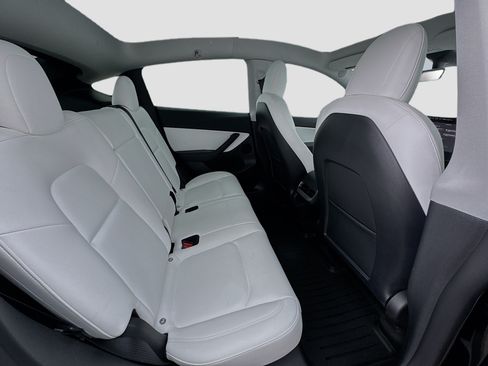 Used 2022 Tesla Model Y Performance AWD/4WD image 19