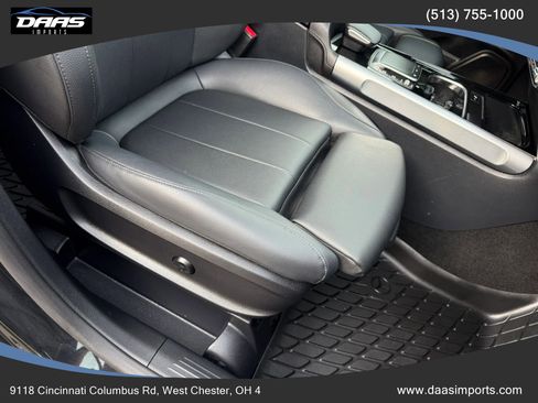 Used 2021 Mercedes-Benz GLB 250 4MATIC w/ Premium Package image 33