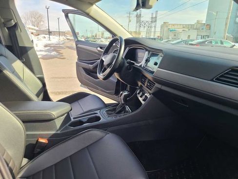 Used 2023 Volkswagen Jetta SE w/ Panoramic Sunroof Package FWD image 16