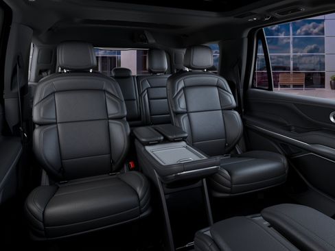 New 2027 Lincoln Navigator Reserve w/ Jet Appearance Package AWD/4WD image 11