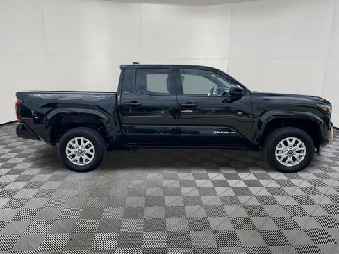Used 2025 Toyota Tacoma SR5 AWD/4WD image 8