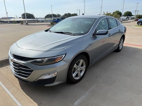 Used 2024 Chevrolet Malibu LT FWD image 2
