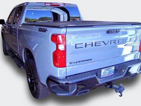 Used 2024 Chevrolet Silverado 1500 Custom Trail Boss w/ Dark Appearance Package AWD/4WD image 4