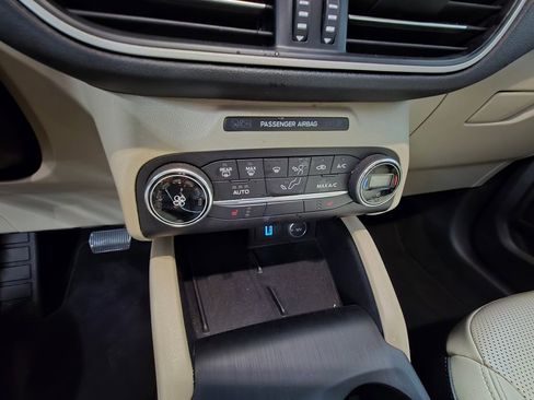 Used 2020 Ford Escape SE Sport image 16