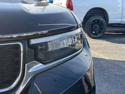 Used 2023 Jeep Grand Cherokee Laredo image 9