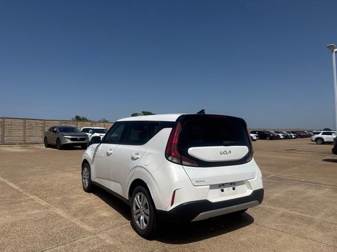 Used 2024 Kia Soul LX FWD image 16