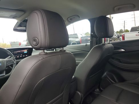 Used 2024 Buick Encore GX Sport Touring image 7