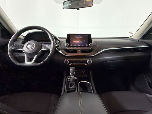 Used 2024 Nissan Altima 2.5 SV FWD image 14