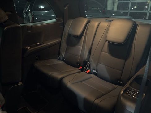 Used 2025 Mercedes-Benz GLS 450 4MATIC image 30