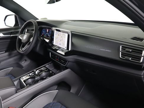 Used 2025 Volkswagen Atlas Cross Sport SEL Premium R-Line image 46