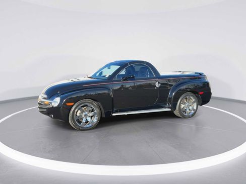 Used 2004 Chevrolet SSR w/ Preferred Equipment Group image 4
