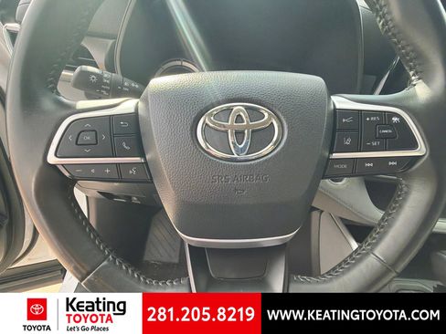 Used 2023 Toyota Highlander LE AWD/4WD image 15